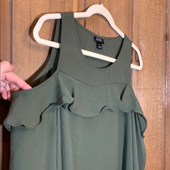 green open shoulder top - Picture 2 of 4